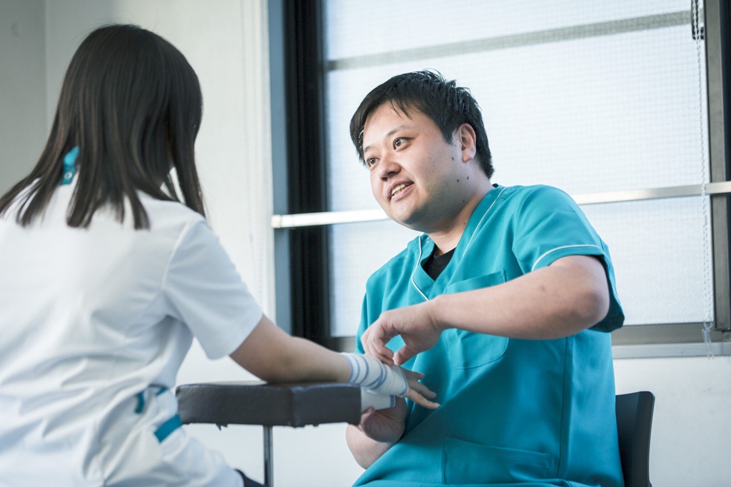 日本医専(旧校名:日本医学柔整鍼灸専門学校) 医療・スポーツ分野で活躍できるW資格 〈柔道整復師×鍼灸師〉