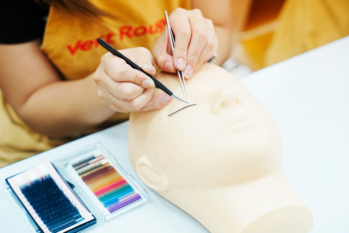 ヴェールルージュ美容専門学校 ワインディング or アイラッシュ&まつ毛カール / 3MENU