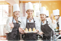 香川調理製菓専門学校 7月31日【製菓コース】ベリーマカロン☆